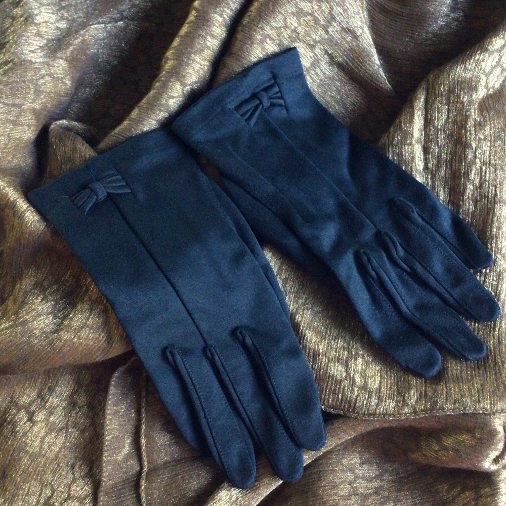 Dress gloves.
